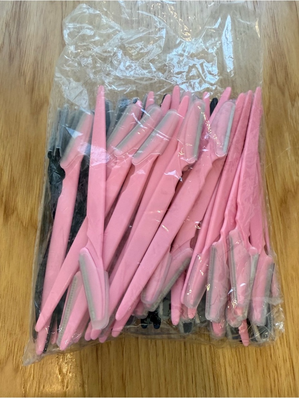 Pack of Pink Disposable Eyebrow Razors